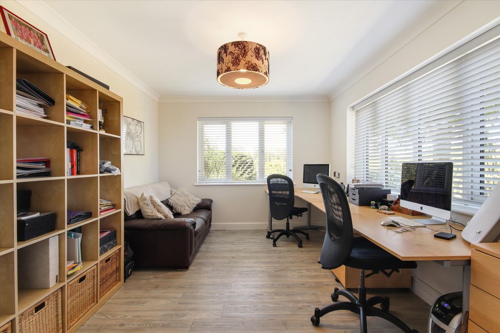 Property photo 3 of 28 Image