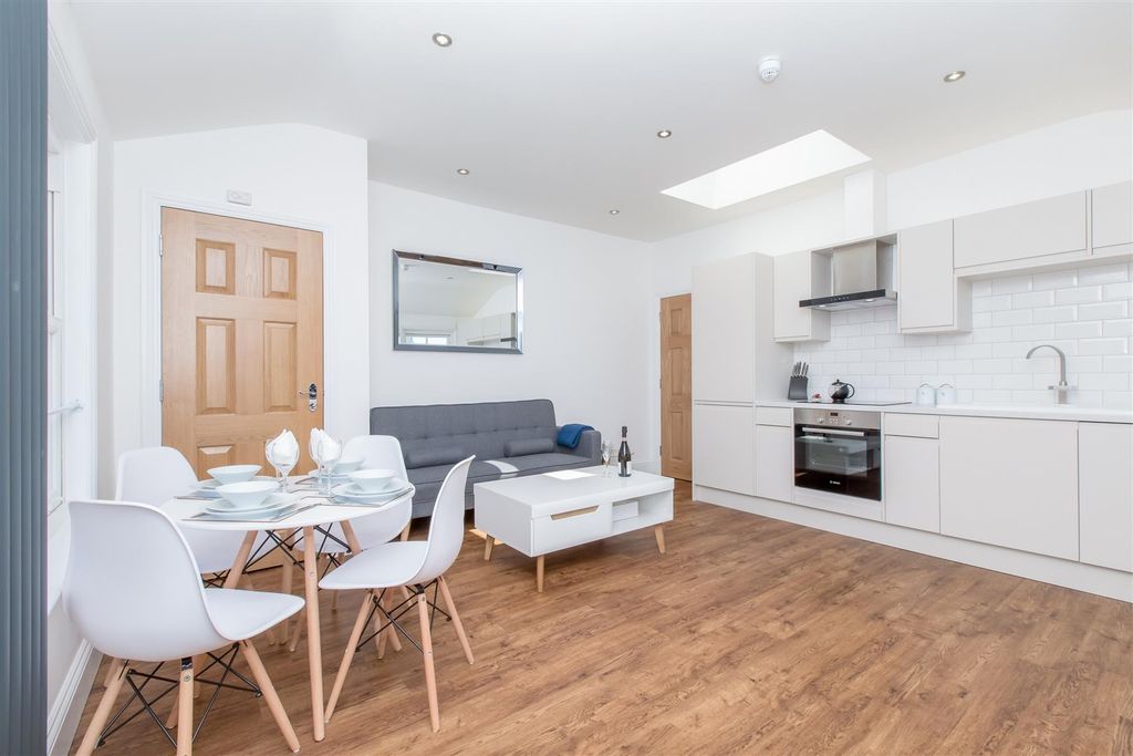 Property photo 2 of 9 Marine Parade 42-22.Jpg