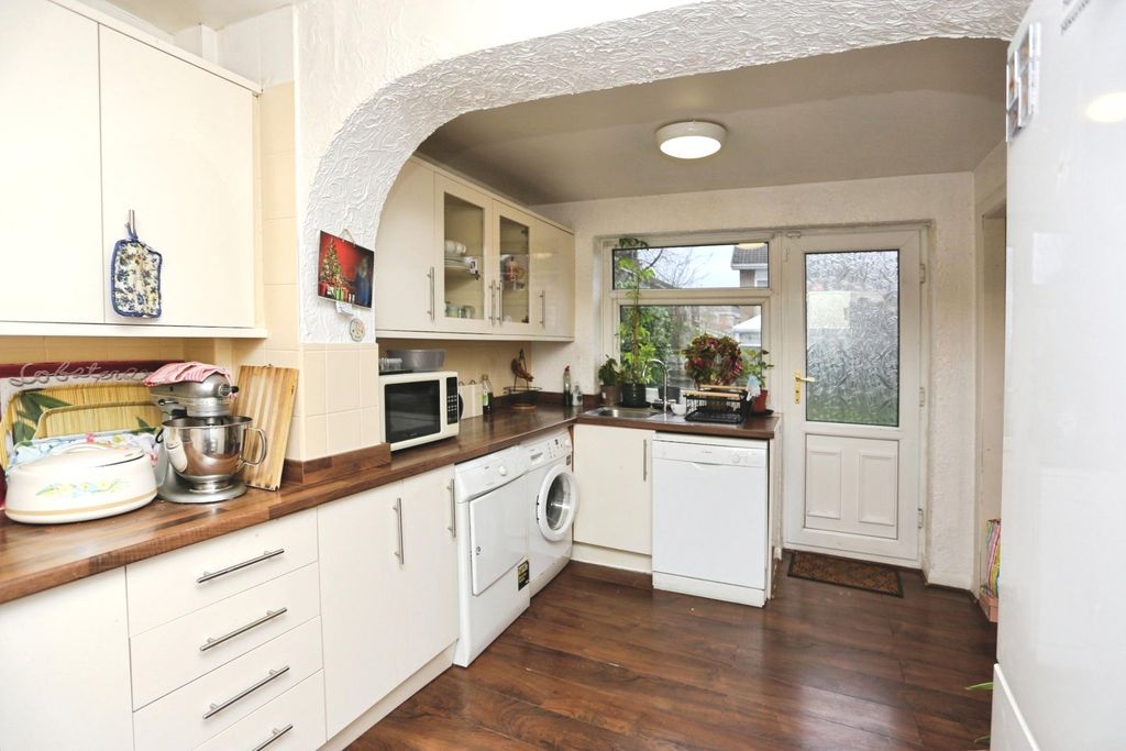 Property photo 2 of 19 Picture No. 35