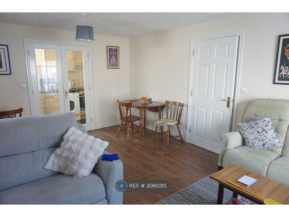 Property photo 3 of 7 Living Room