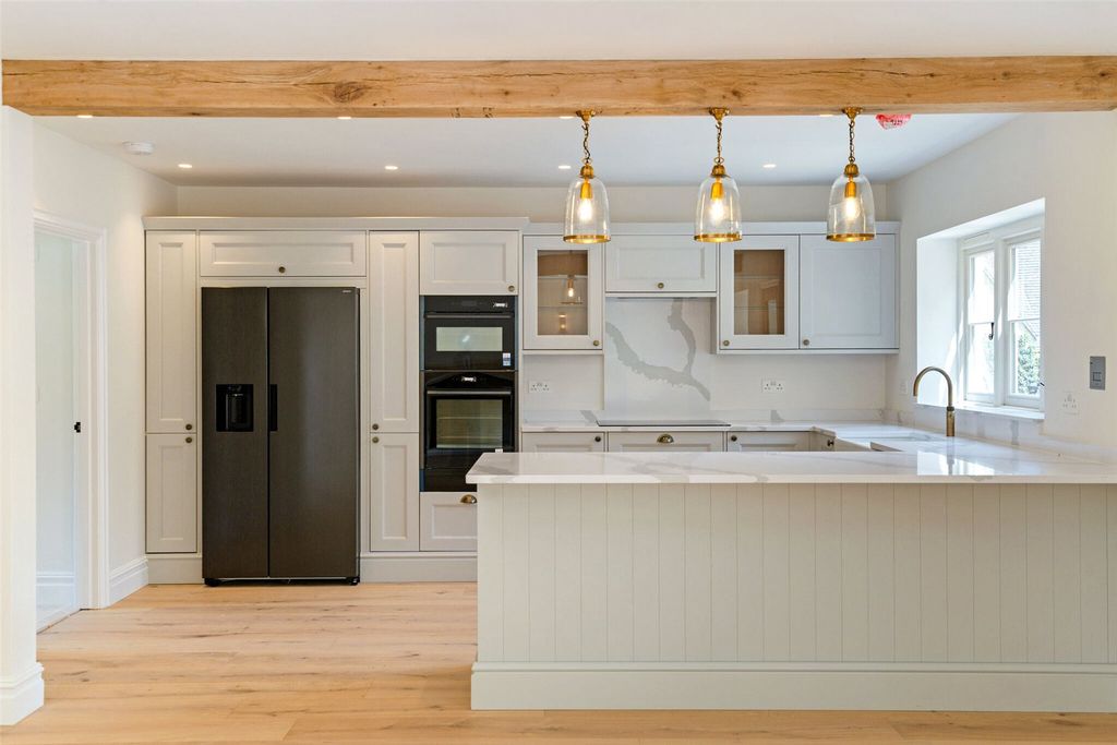Property photo 3 of 19 Kitchen