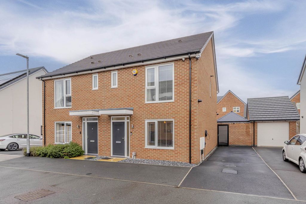 Property photo 2 of 31