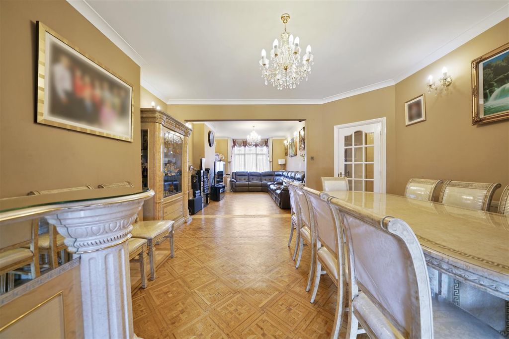 Property photo 2 of 31 Dining Area