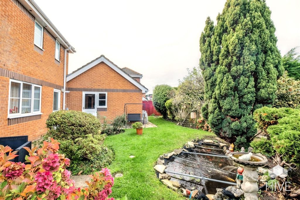 Property photo 3 of 28