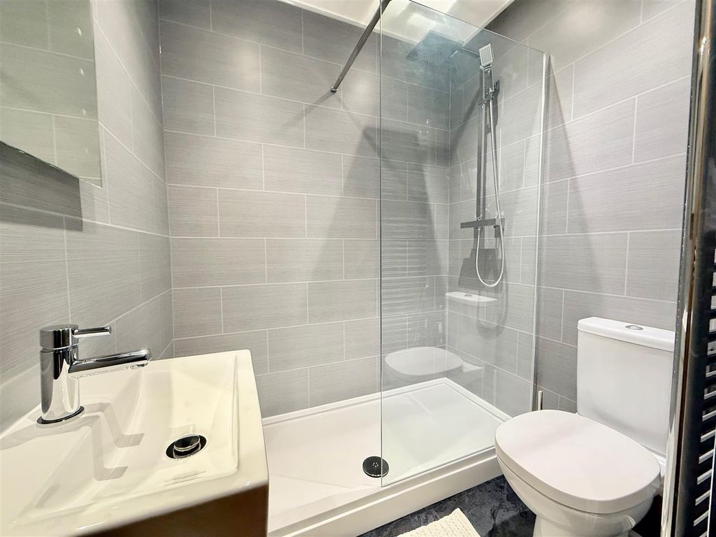 Property photo 2 of 15 Ensuite