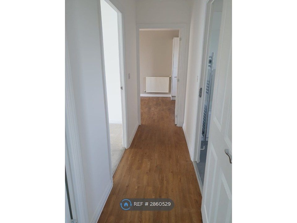 Property photo 2 of 8 Hall