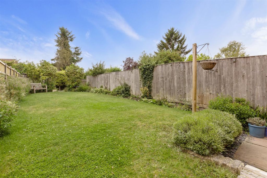 Property photo 3 of 14 21 Jasmine Crescent, Hp27 0Ab-12.Jpg
