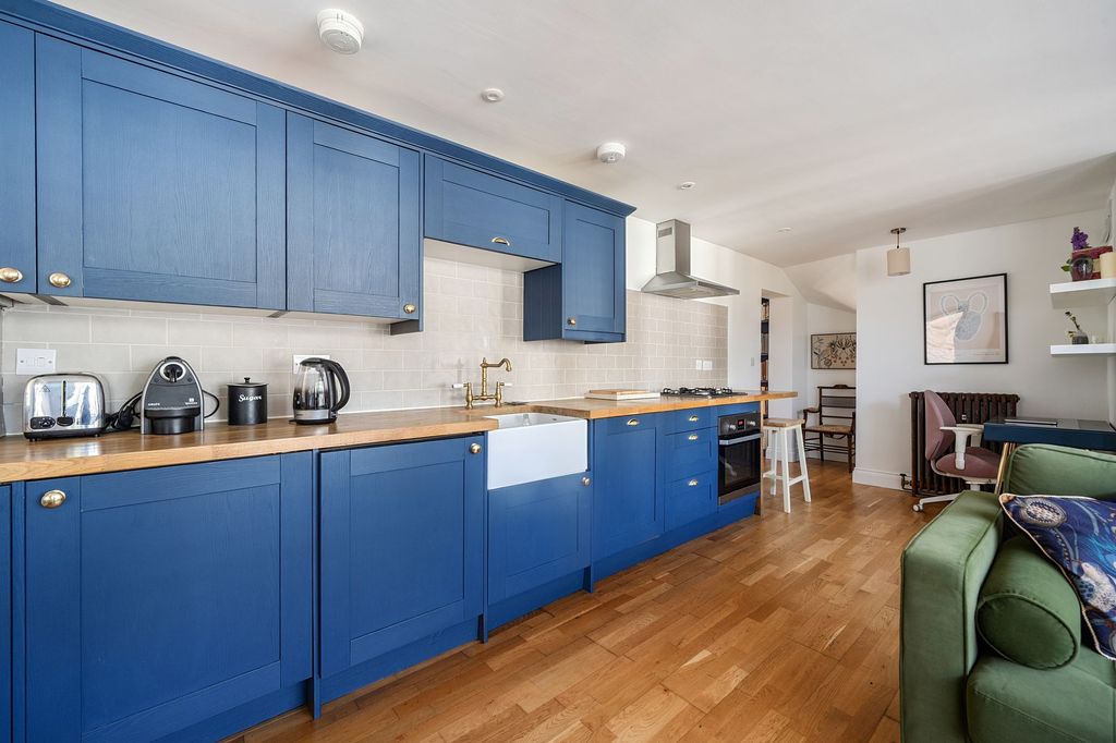 Property photo 3 of 14 Kitchen
