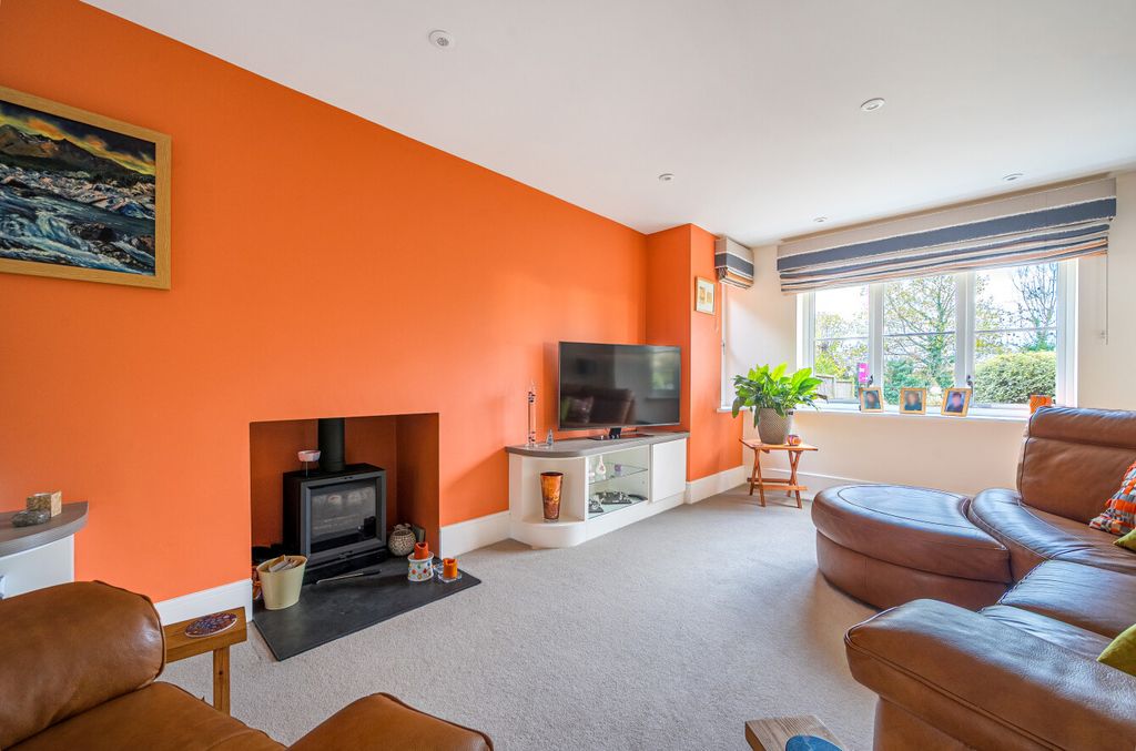 Property photo 2 of 19 1381601-13-691E33...