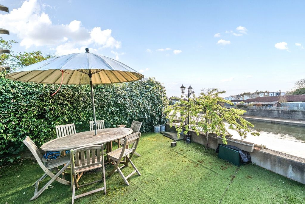 Property photo 2 of 16 Picture No. 03