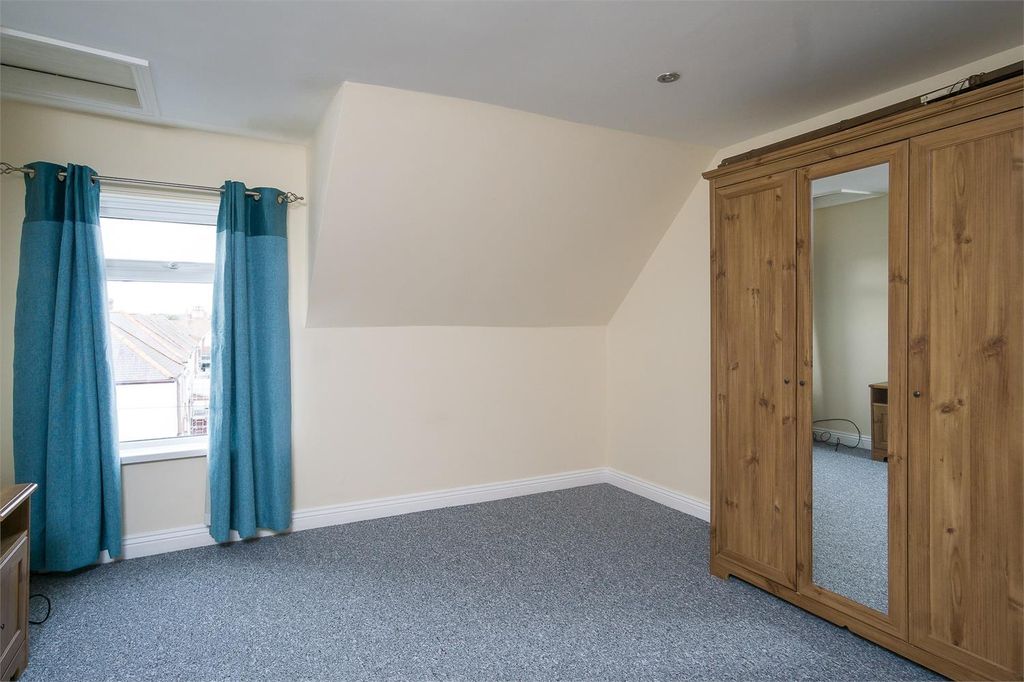 Property photo 3 of 9 5