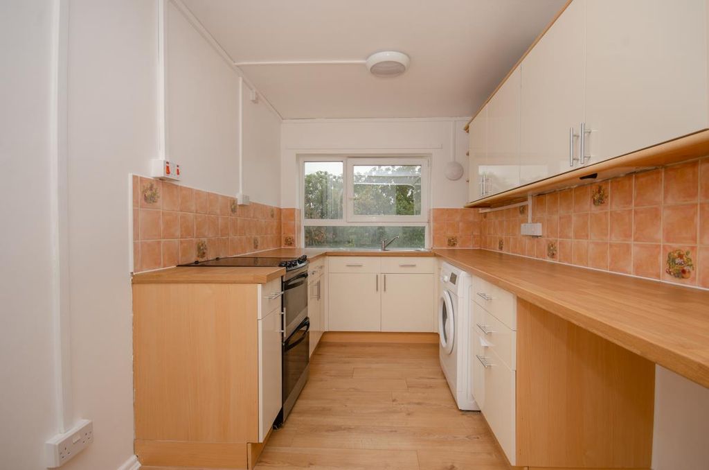 Property photo 3 of 11 Kitchen Pic 2.Jpg