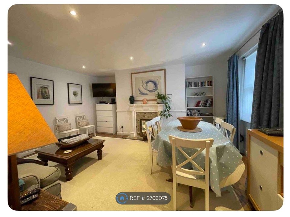 Property photo 1 of 18 Living Room