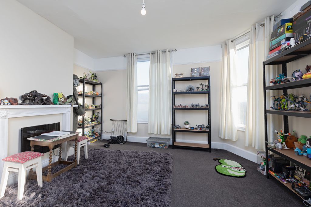 Property photo 3 of 28