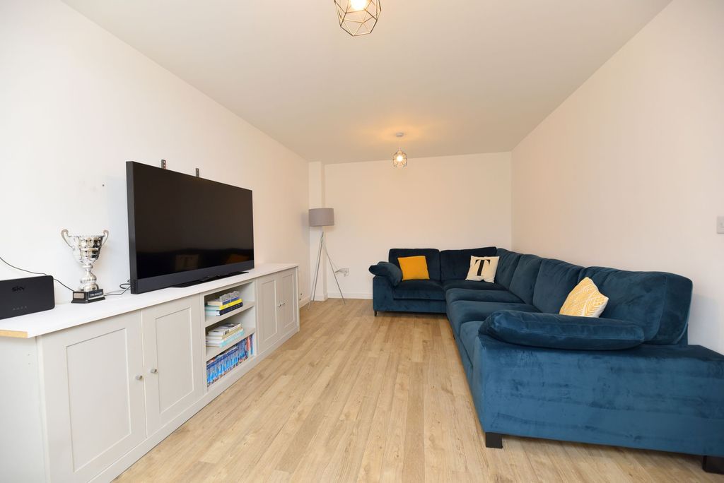 Property photo 2 of 23