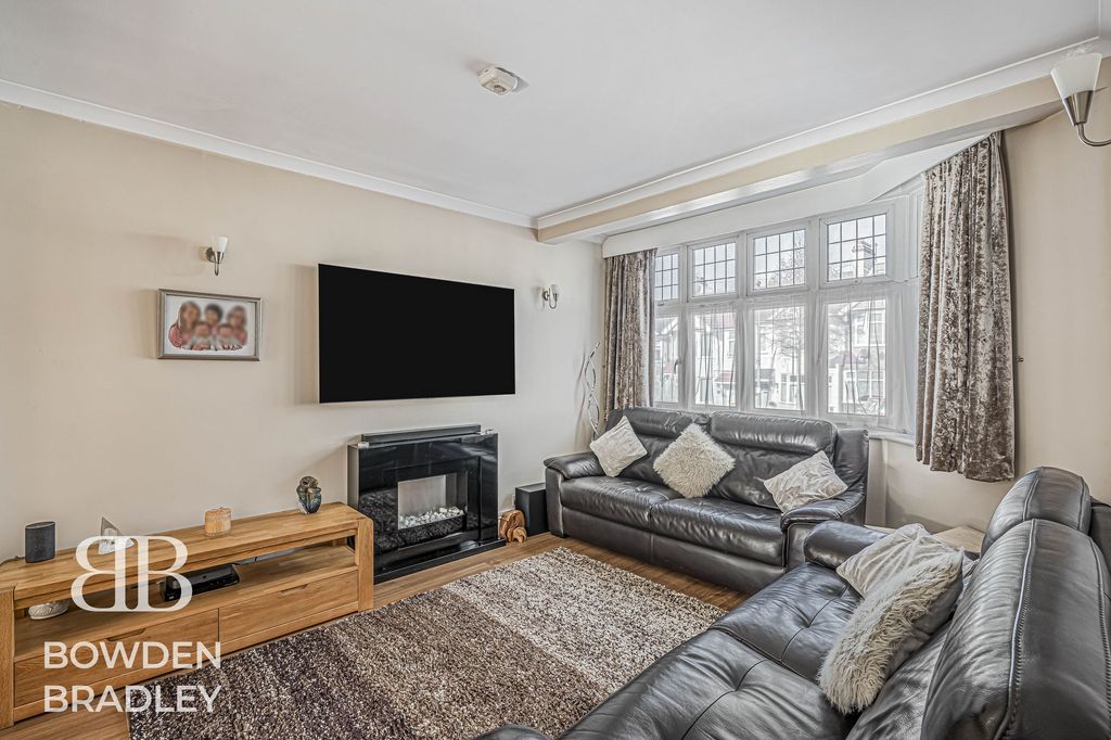 Property photo 2 of 20