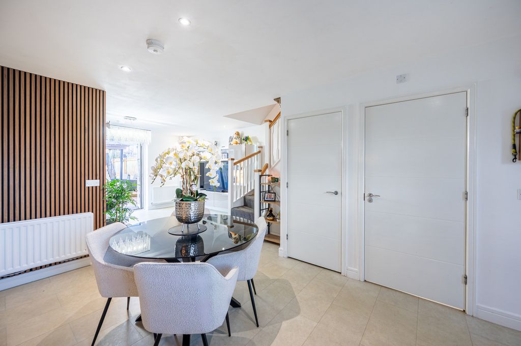 Property photo 3 of 30