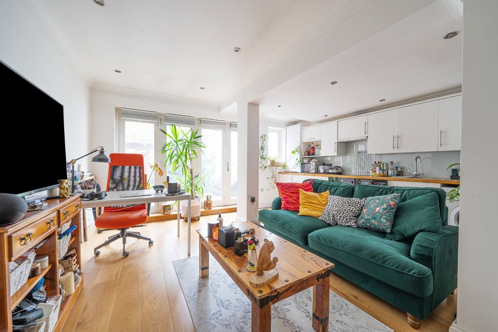 Property photo 2 of 11 Picture No. 21