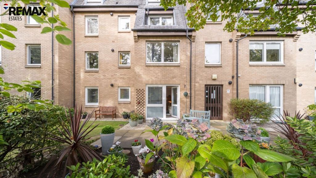 Property photo 1 of 36 Communal Garden