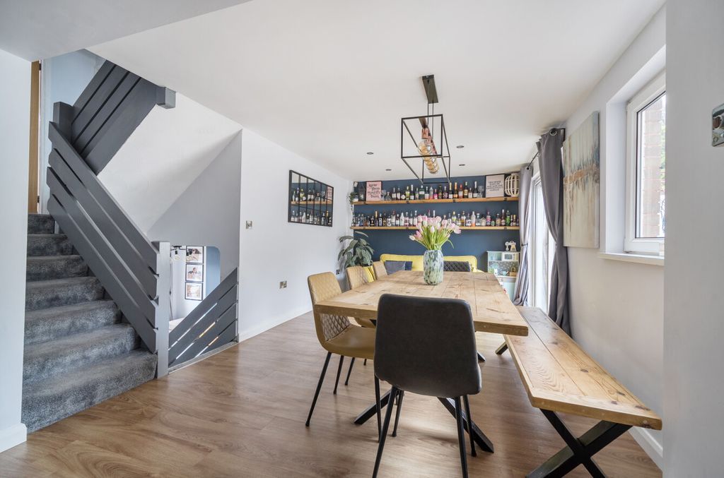 Property photo 2 of 25 2 - 1405523-8-697B950...