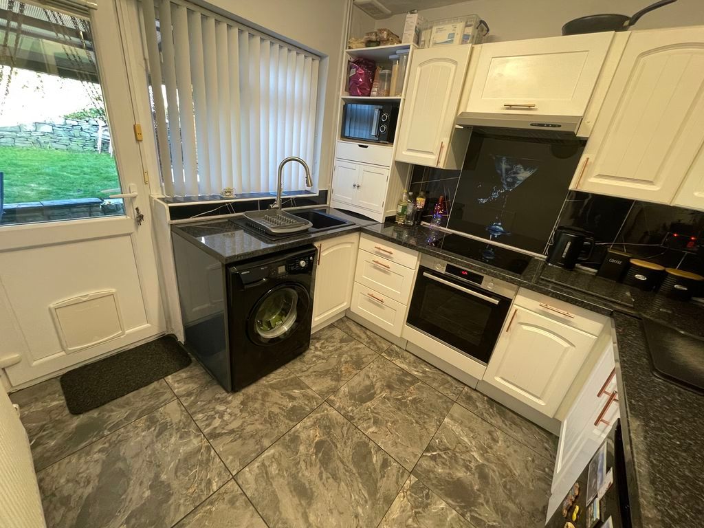 Property photo 3 of 14 Kitchen