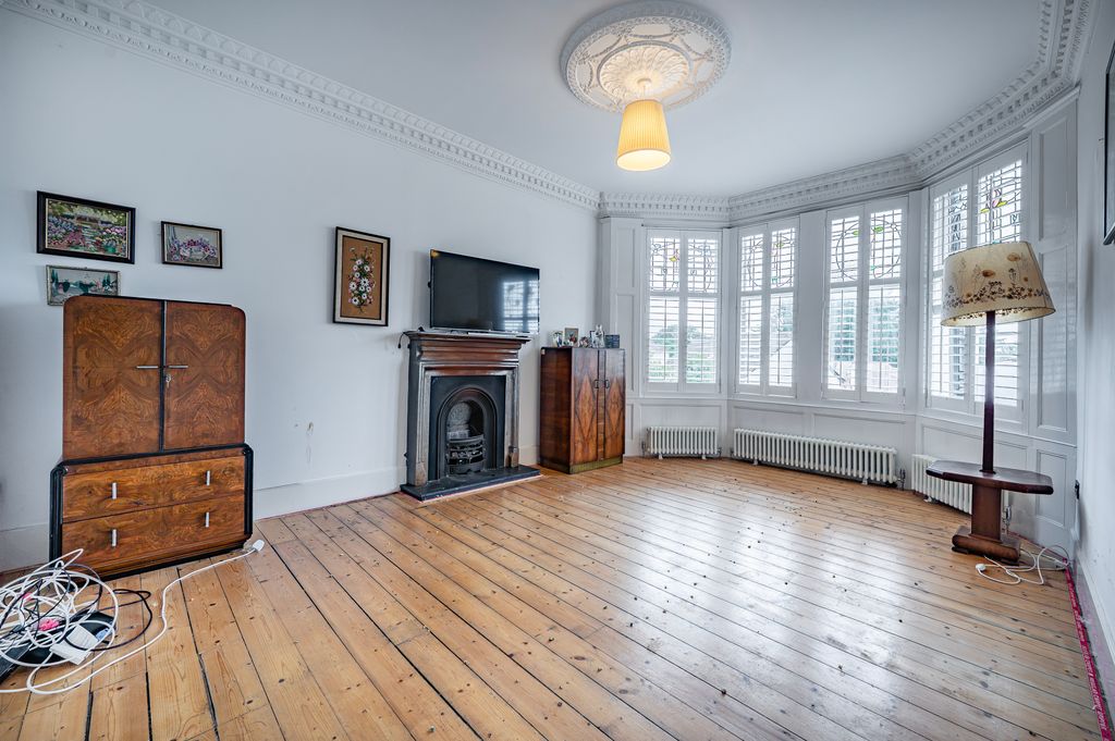 Property photo 3 of 48
