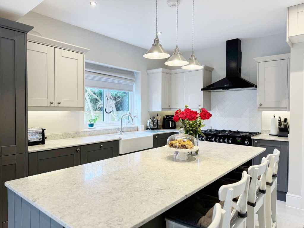 Property photo 3 of 33