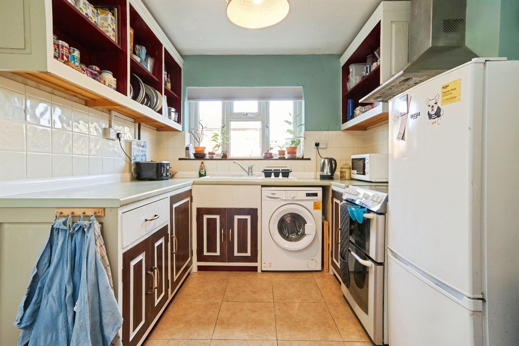 Property photo 2 of 18