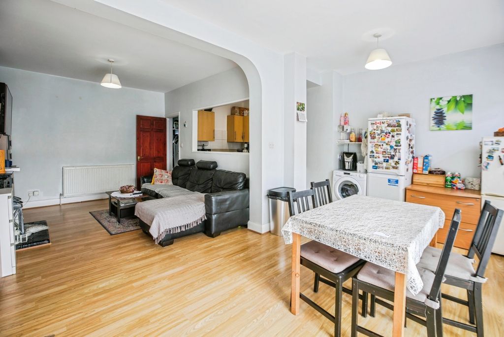 Property photo 2 of 17 Photo