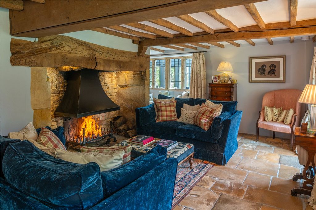 Property photo 2 of 19 Sitting Room