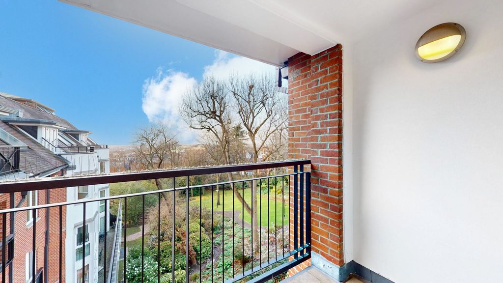 Property photo 2 of 22