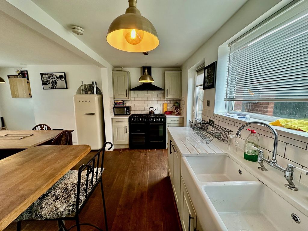 Property photo 2 of 17 Kitchen