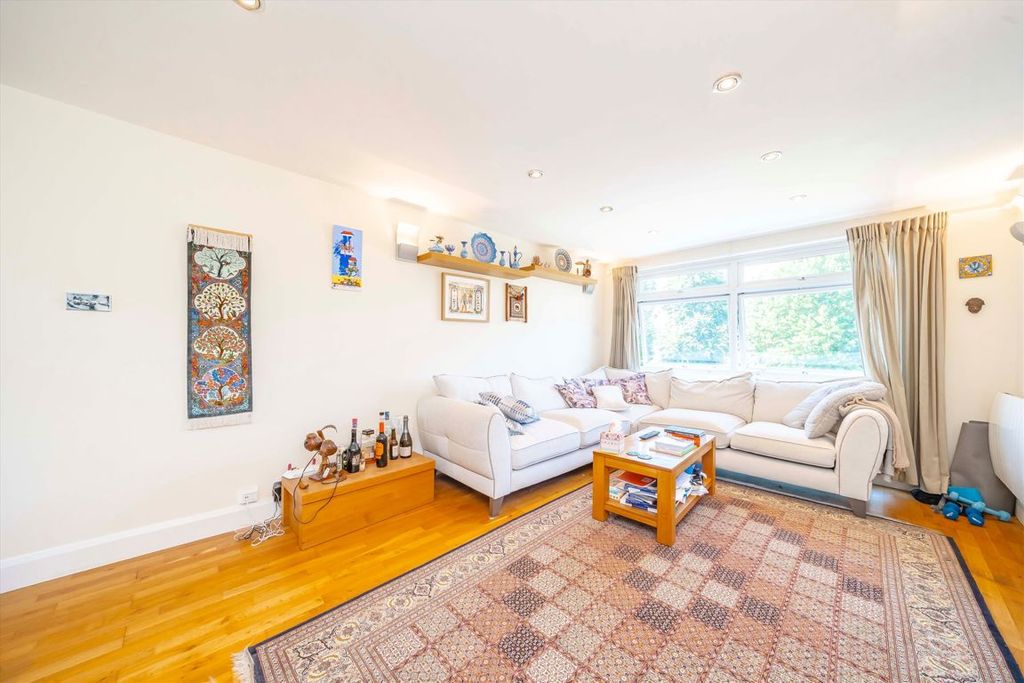 Property photo 3 of 7