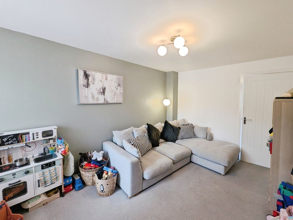 Property photo 3 of 18 Pbox-Img.Jpg