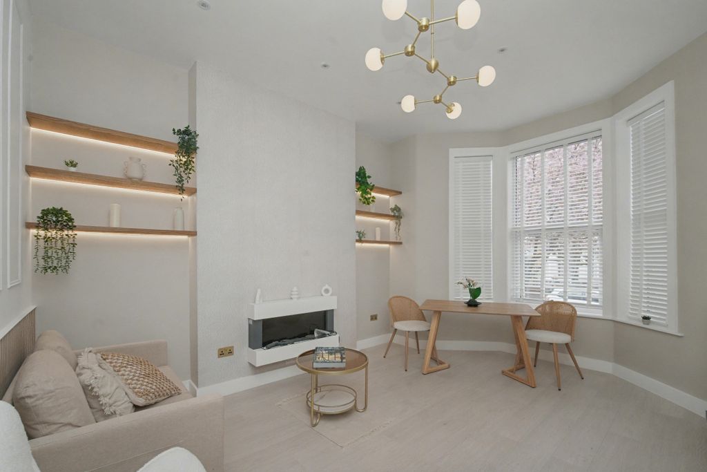 Property photo 2 of 11 Flat B, 19 Hetley Road, Shepherds Bush, London W12 8BA
