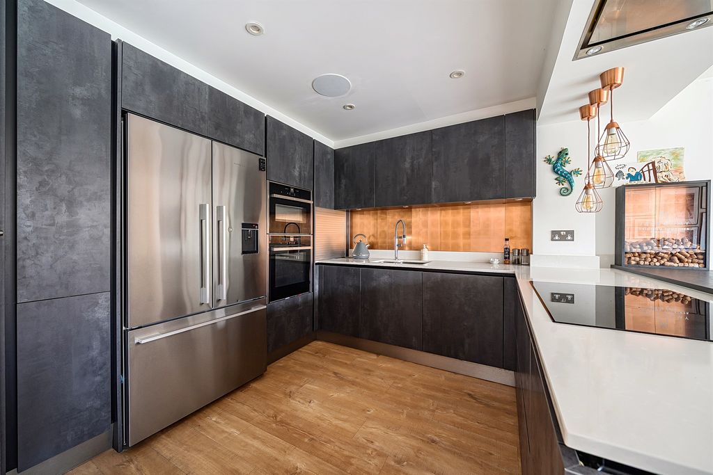 Property photo 2 of 21