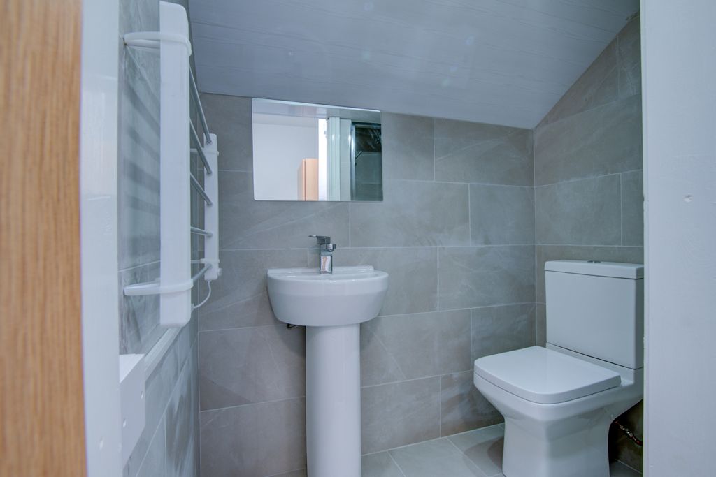 Property photo 3 of 9 En-Suite