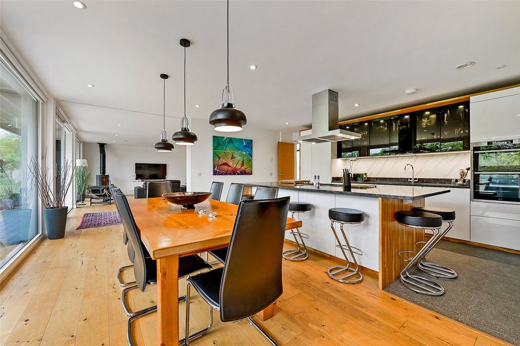 Property photo 2 of 15 Kitchen / Dining