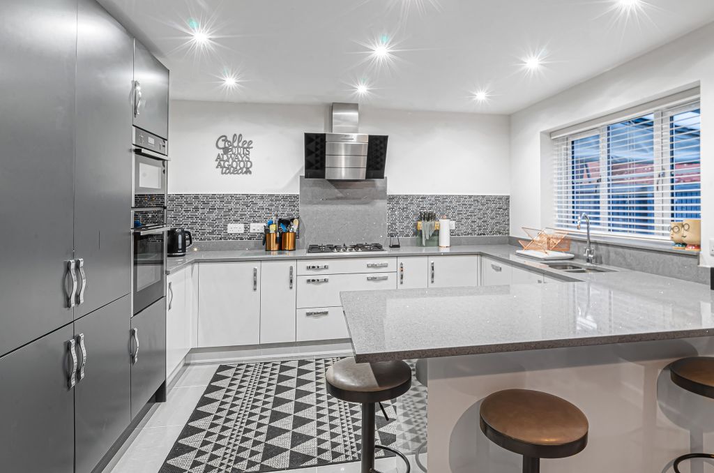 Property photo 3 of 24 Advert-199