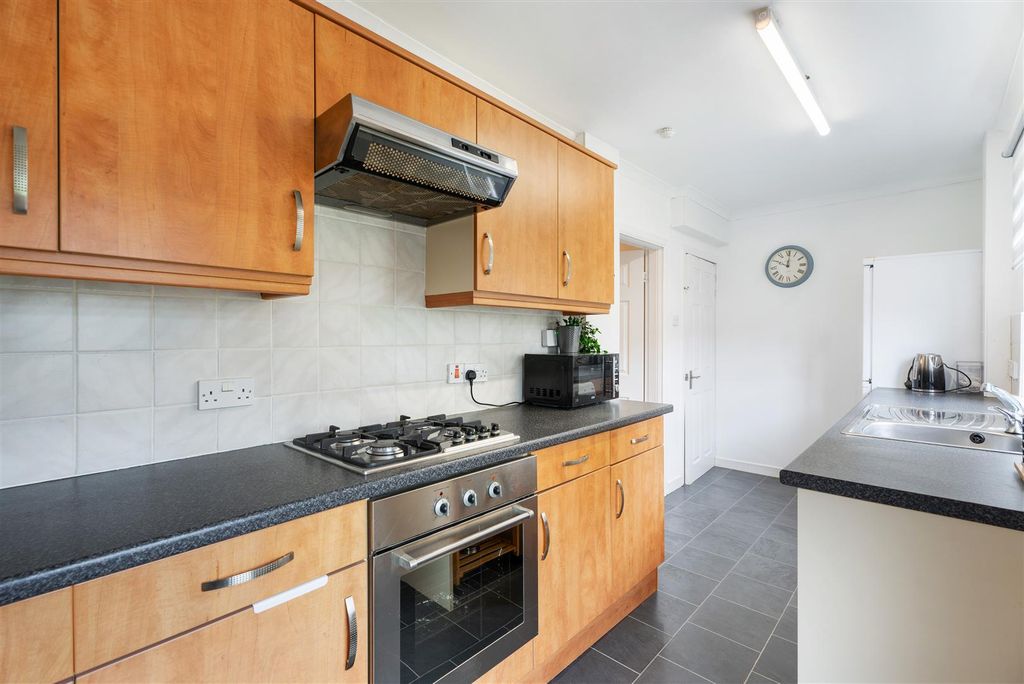 Property photo 3 of 17 275Woodhall-11.Jpg