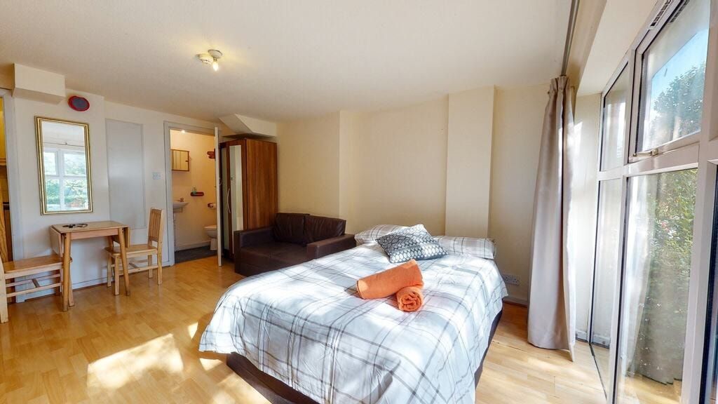 Property photo 3 of 5