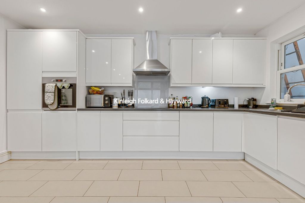 Property photo 3 of 8 Picture No. 18