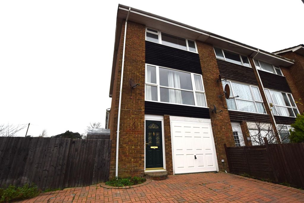 Property photo 1 of 15 De Cham Road .Jpg