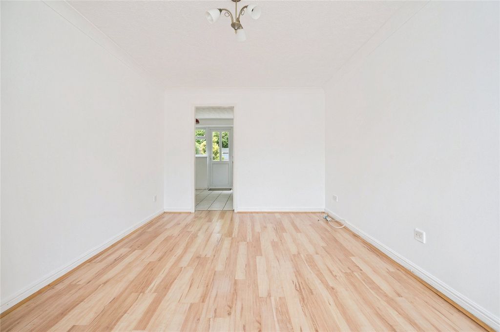 Property photo 2 of 12 Picture No. 16