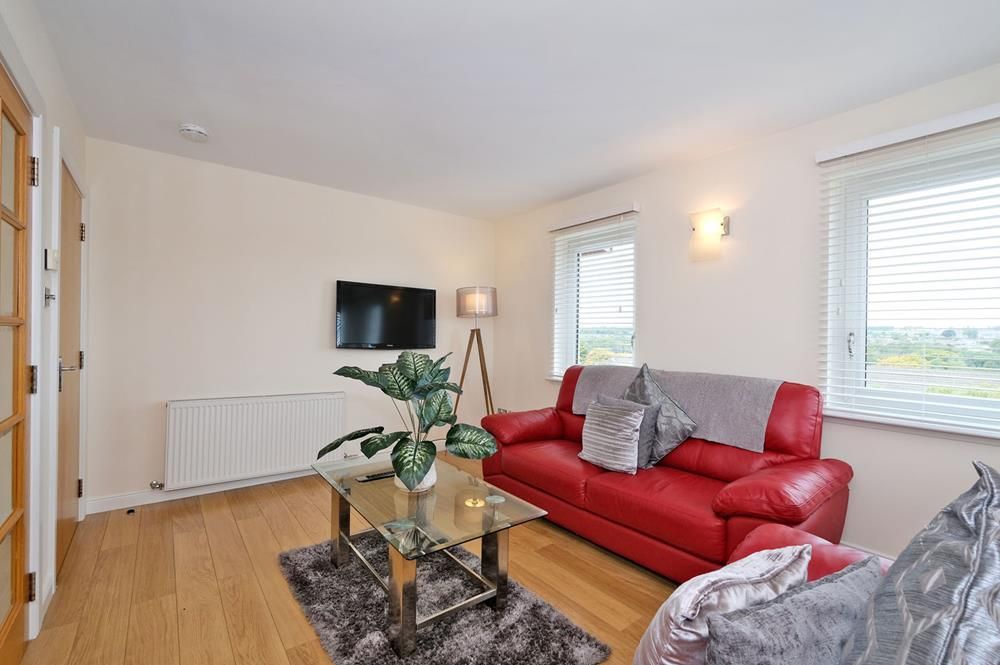 Property photo 3 of 9 Lounge