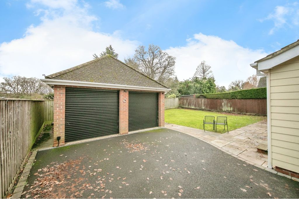 Property photo 2 of 34