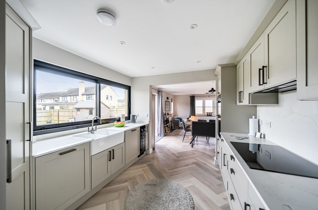 Property photo 2 of 16 Kitchen