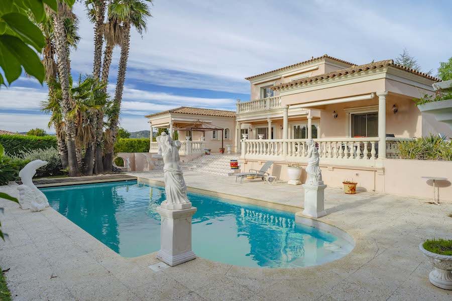 Property photo 1 of 8