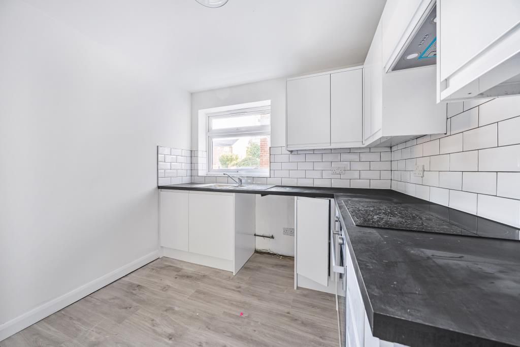 Property photo 3 of 11 Kitchen