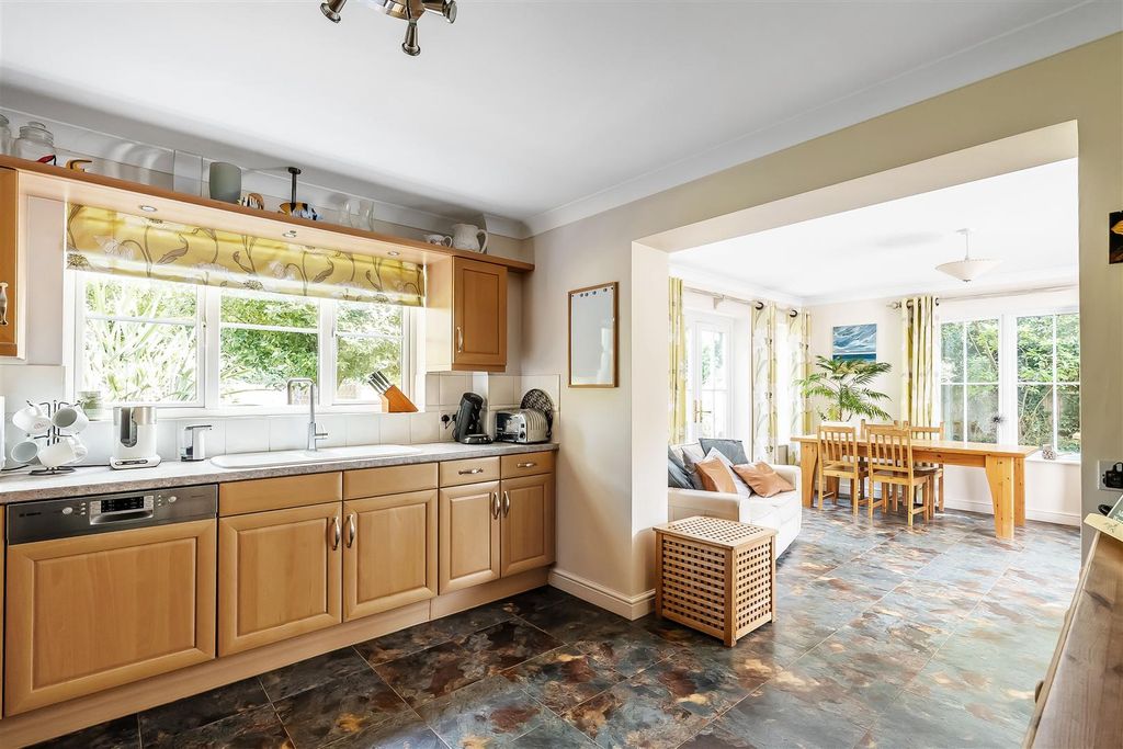 Property photo 3 of 33 31-Quarry-Gardens-40.Jpg